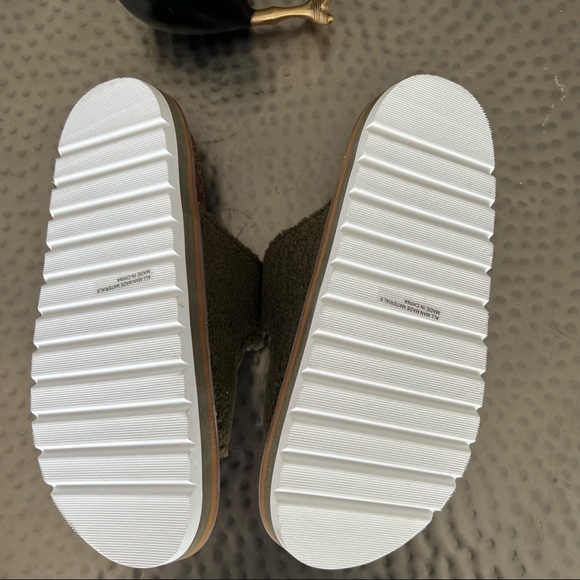 Dolce Vita Laica Fuzzy Buckle Slide Sandal - Picture 5 of 9